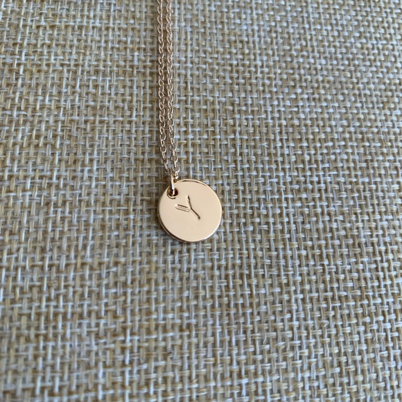 Reversible gold plated Y initial necklace. - Picture 3 of 8